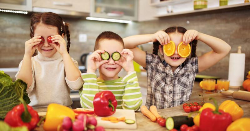 Miti da sfatare e consigli furbi per nutrire bene i ragazzi