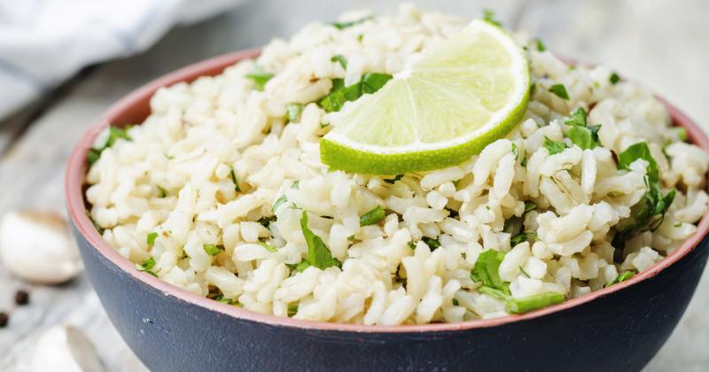 Riso basmati con scorza di lime, fiori di zucca, zucchine, zenzero e maggiorana