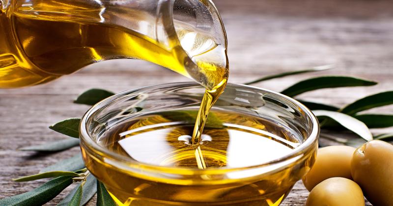 Olio extravergine di oliva: “Protegge il sistema cardiovascolare, rafforza le ossa e migliora le funzioni cognitive e digestive”